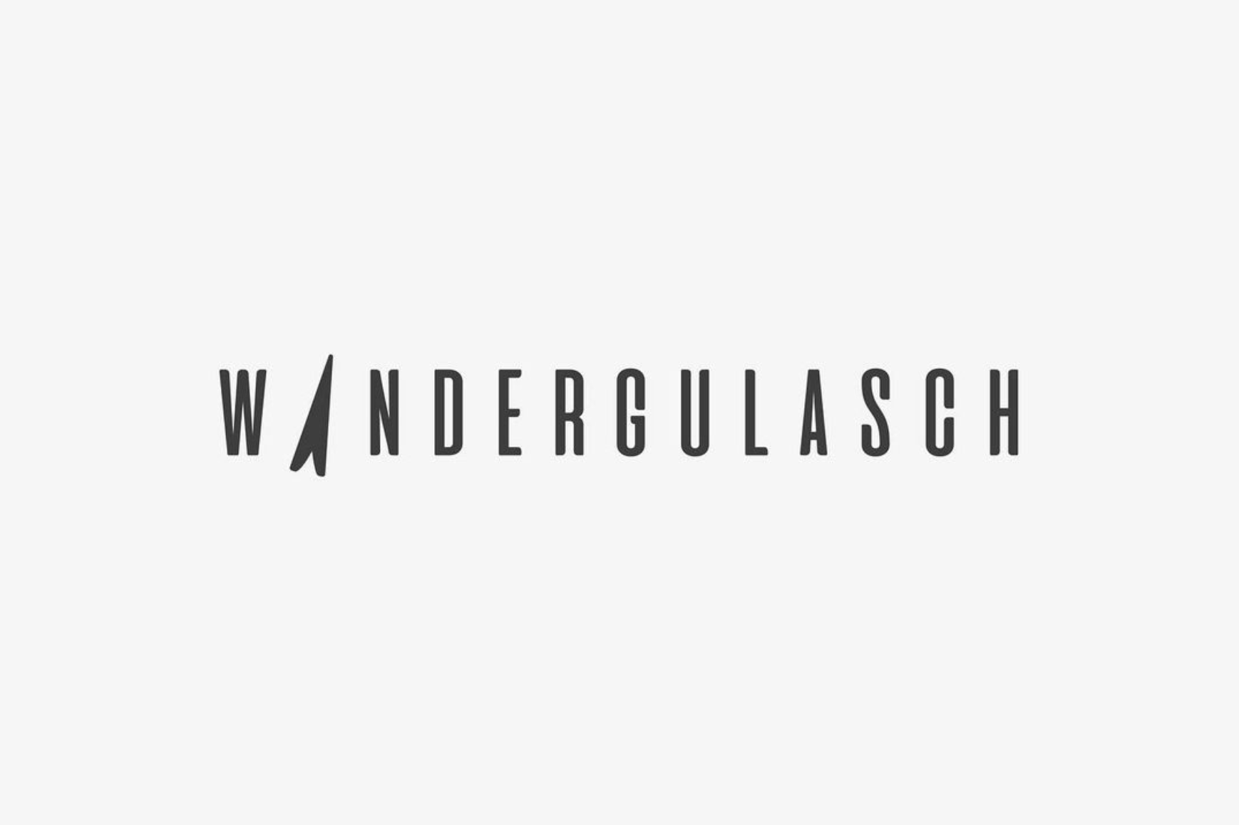 wandergulasch-Logo mit Kompassnadel im Schriftzug.
