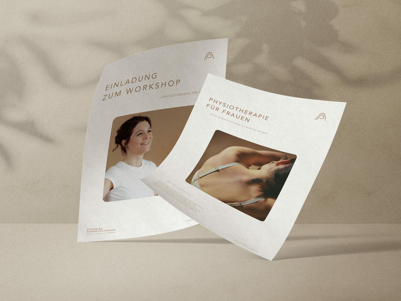 Zwei Flyer mit Logo, Überschrift und Foto sowie Informationen zu Veranstaltungen von Katharina Aigner-Puehringer auf beigen Hintergrund.