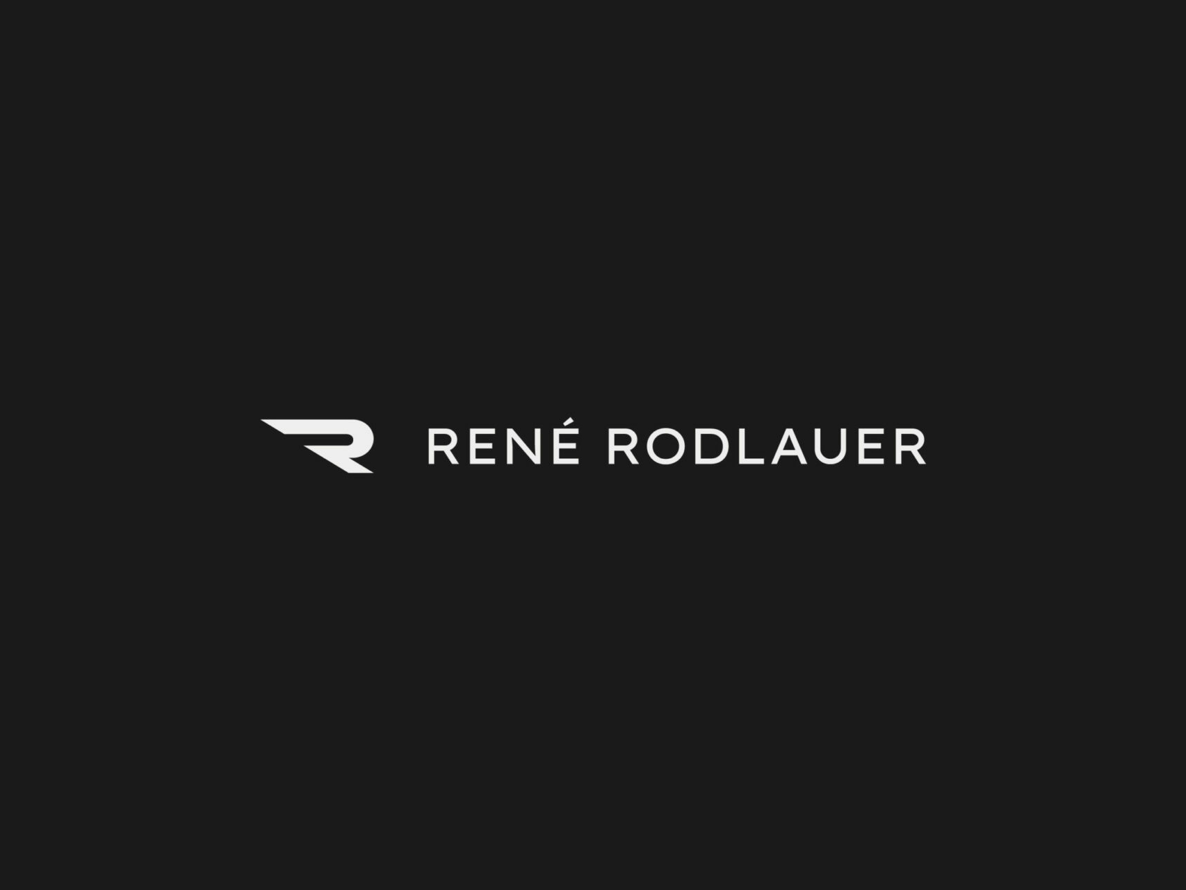 Weißes Logodesign für Director René Rodlauer auf schwarzem Hintergrund.