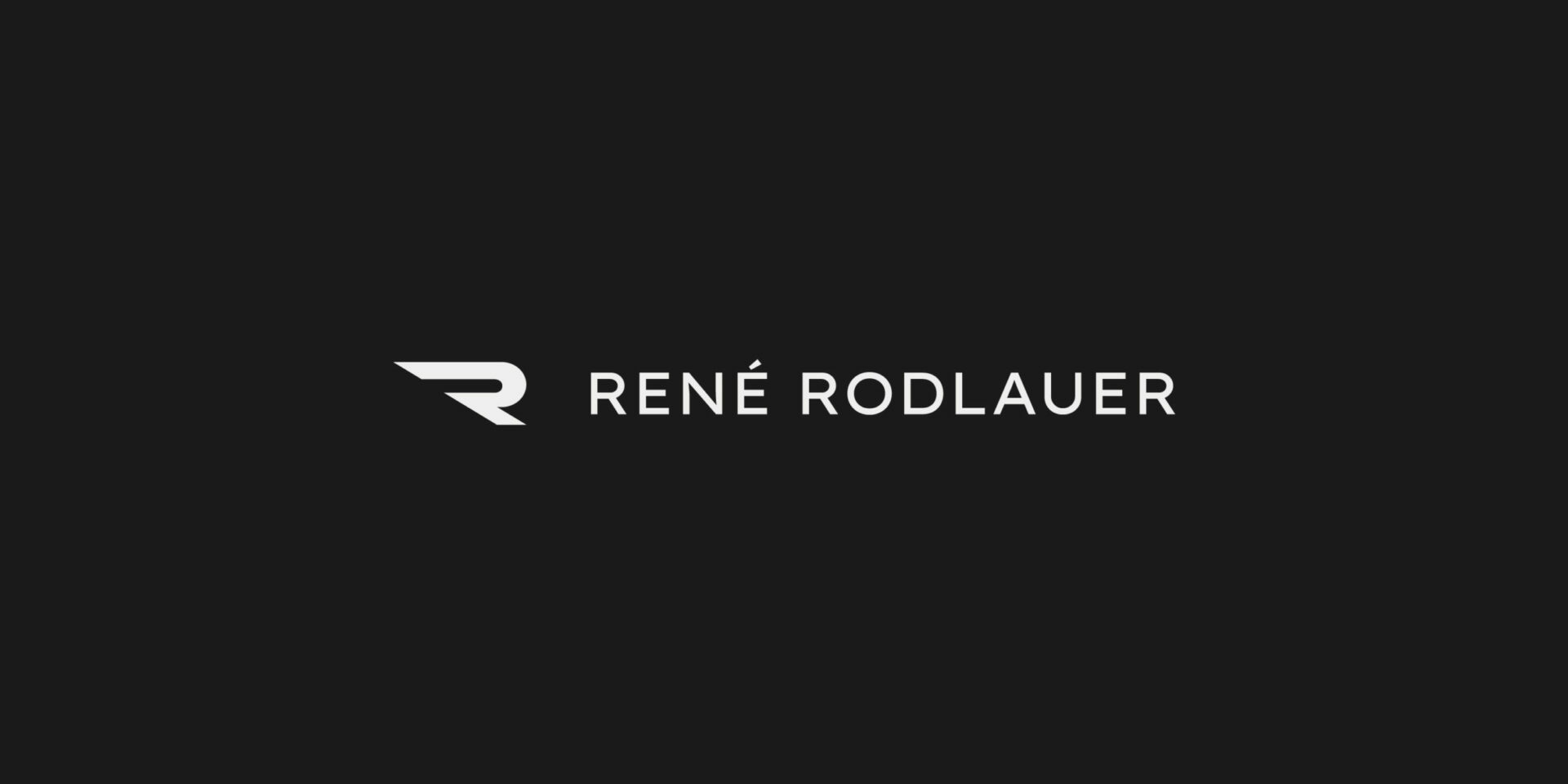 Weißes Logodesign für Director René Rodlauer auf schwarzem Hintergrund.